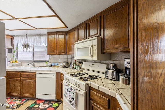 830 Sunrise Ct, Lancaster, CA 93535 - photo 9