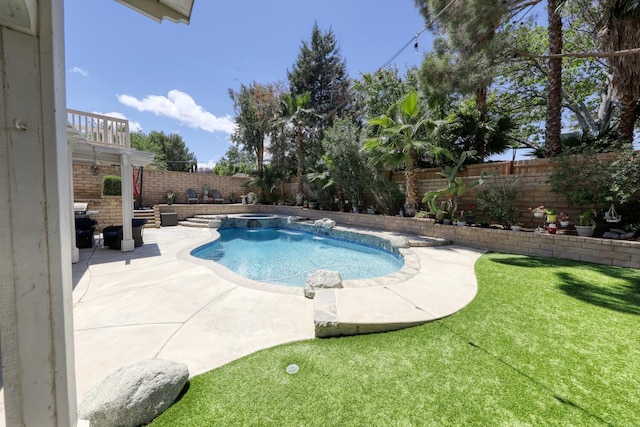 view of pool featuring a lawn, a pool with connected hot tub, a fenced backyard, and a patio area