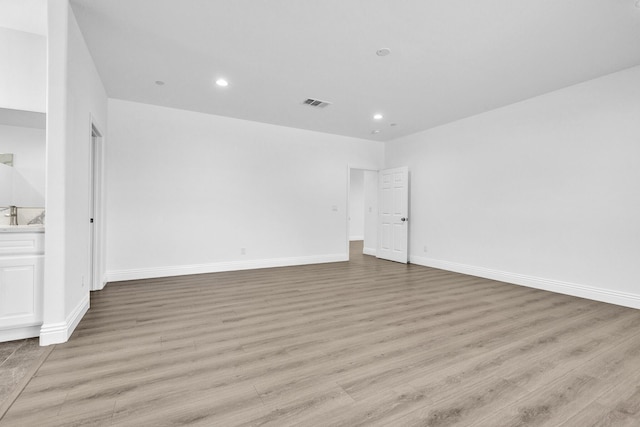 2929 W 28th St, Rosamond, CA 93560 - unfurnished room featuring light wood-style floors, baseboards, recessed lighting, and a sink