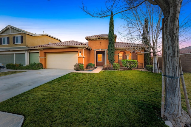 view of front of property featuring a garage and a yard