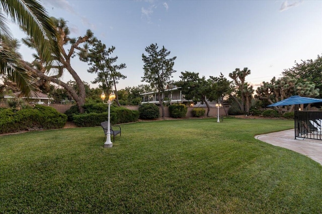 42722 W 20th St, Lancaster, CA 93534 - view of grassy yard