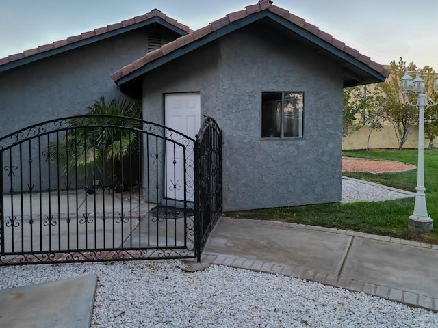 42722 W 20th St, Lancaster, CA 93534 - gate featuring fence