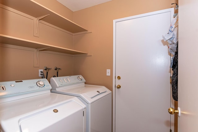 6310 Treehaven Ct, Lancaster, CA 93536 - laundry area with washing machine and clothes dryer