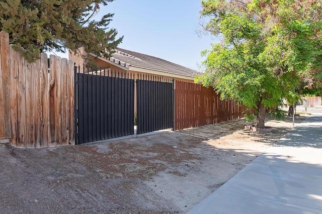 6310 Treehaven Ct, Lancaster, CA 93536 - view of gate
