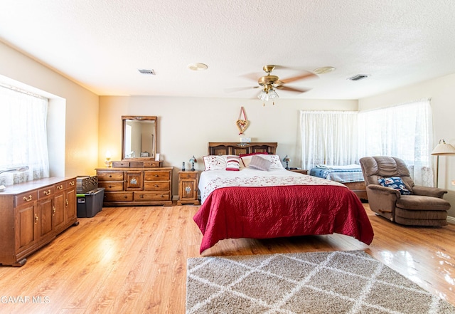 43710 Shiloh Ln, Lancaster, CA 93535 - bedroom featuring light wood-style floors, a textured ceiling, and a ceiling fan