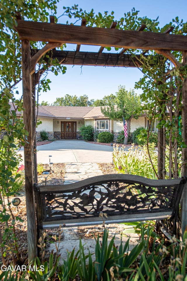 43710 Shiloh Ln, Lancaster, CA 93535 - exterior space featuring a pergola