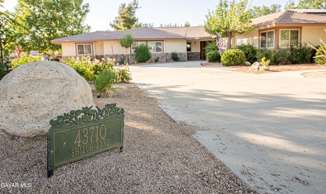 43710 Shiloh Ln, Lancaster, CA 93535 - ranch-style home with stucco siding, curved driveway, and stone siding