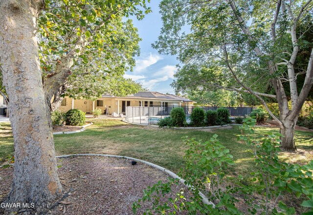 43710 Shiloh Ln, Lancaster, CA 93535 - view of yard featuring a swimming pool