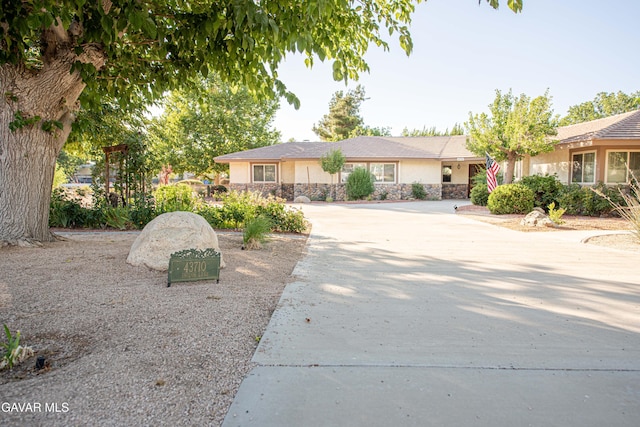 43710 Shiloh Ln, Lancaster, CA 93535 - view of front of property with stucco siding, stone siding, and curved driveway