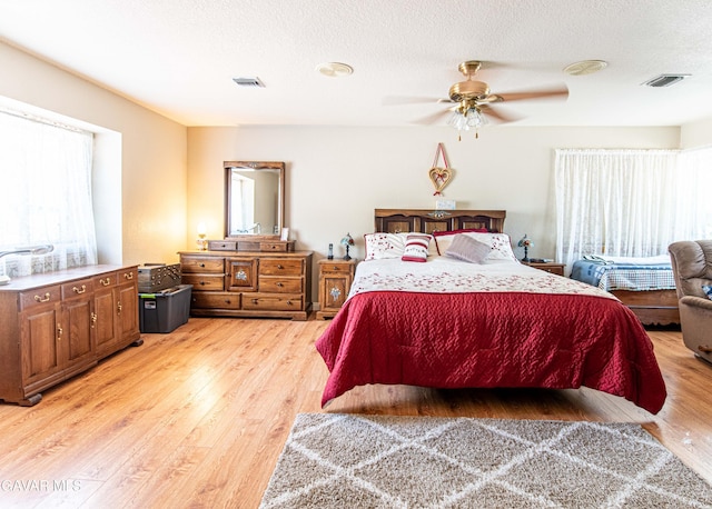 43710 Shiloh Ln, Lancaster, CA 93535 - bedroom featuring light wood-style floors, a textured ceiling, and a ceiling fan