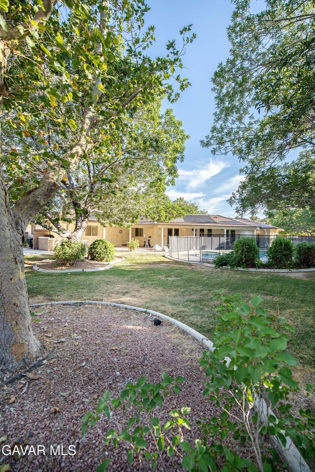 43710 Shiloh Ln, Lancaster, CA 93535 - view of yard with a swimming pool