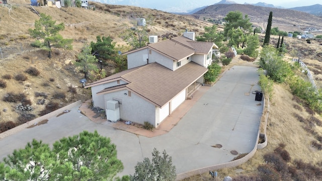 bird's eye view featuring a mountain view