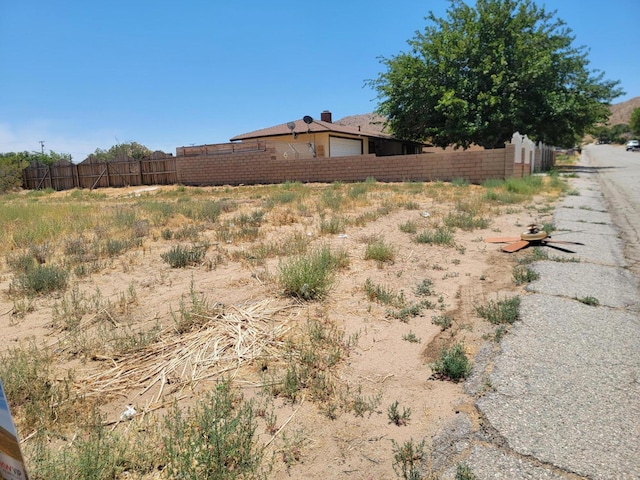 Listing photo 3 for Ronar St, Palmdale CA 93591