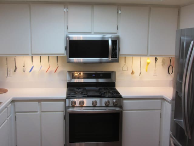 9755 E E Ave S Unit 12, Littlerock, CA 93543 - kitchen featuring appliances with stainless steel finishes, light countertops, and backsplash