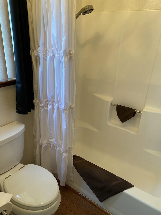 9755 E E Ave S Unit 12, Littlerock, CA 93543 - full bath featuring toilet, shower / bathtub combination with curtain, and wood finished floors