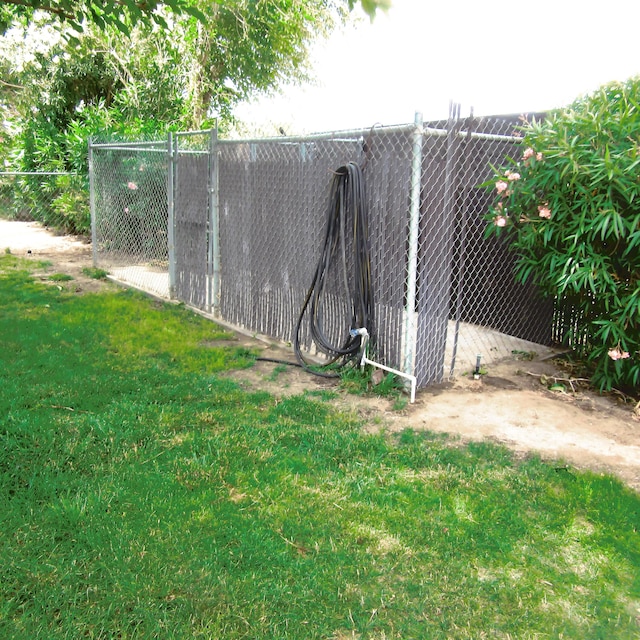 9755 E E Ave S Unit 12, Littlerock, CA 93543 - view of gate