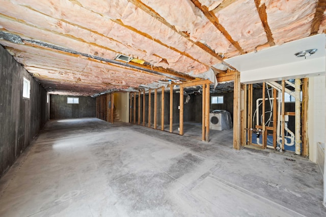 24481 Jacaranda Dr, Tehachapi, CA 93561 - below grade area with washer / clothes dryer