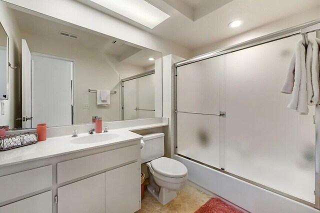 344 Vista Royal Dr, Palm Desert, CA 92211 - bathroom with visible vents, vanity, toilet, enclosed tub / shower combo, and recessed lighting