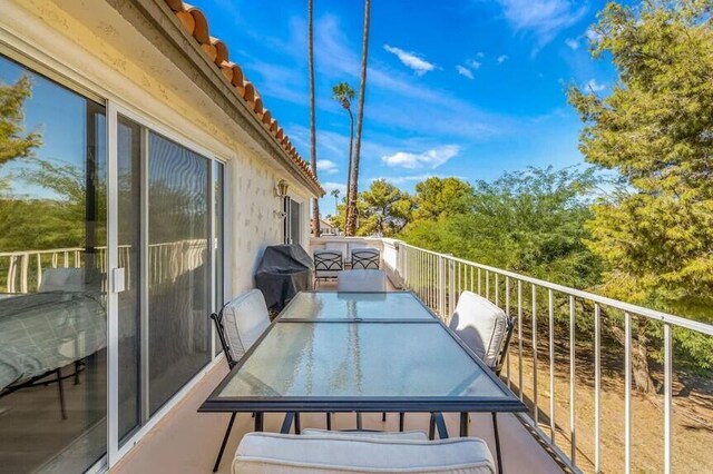 344 Vista Royal Dr, Palm Desert, CA 92211 - balcony featuring outdoor dining space