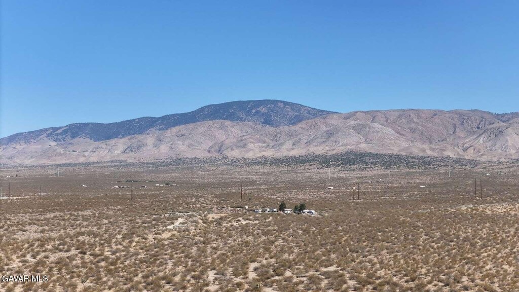 2 Dawn Rd, Rosamond, CA 93560