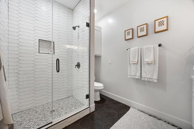 full bath with tile patterned floors, a stall shower, toilet, and baseboards