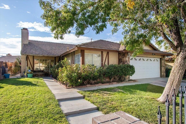 view of front of home featuring a front yard and a garage