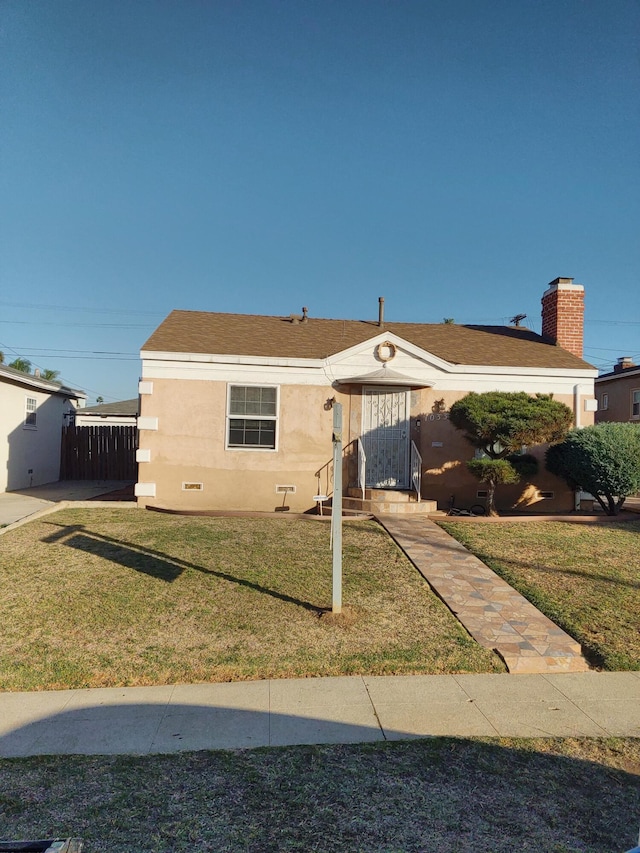 bungalow-style house with a front yard