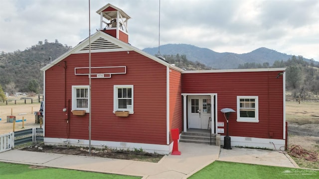 view of front of property featuring entry steps, crawl space, and a mountain view