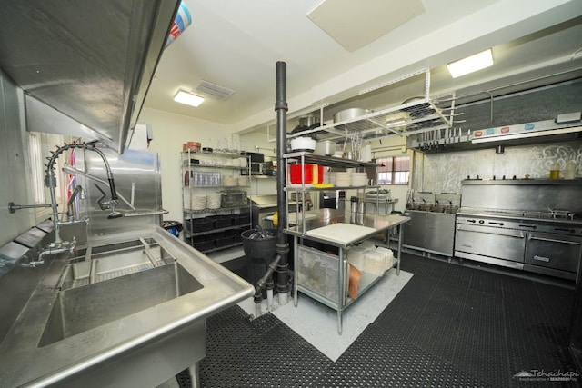 15782 Caliente Creek Rd, Caliente, CA 93518 - kitchen with a sink