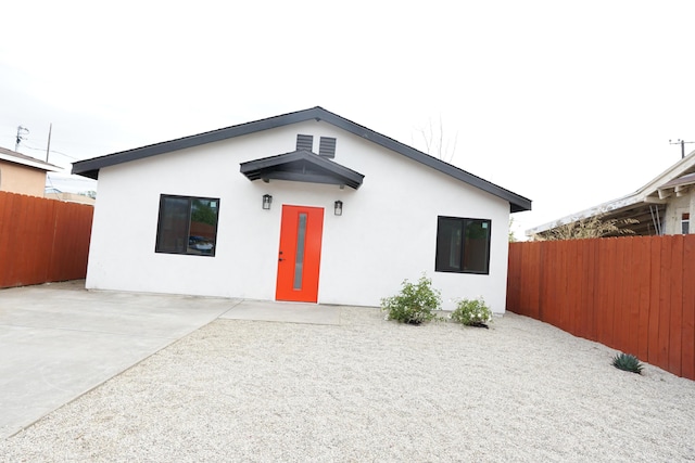 view of front of property featuring a patio area