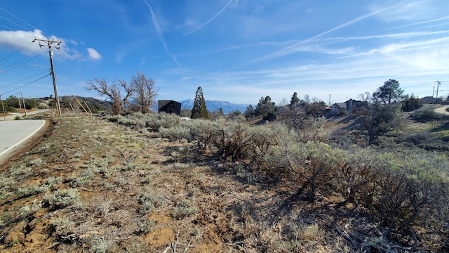 25041 Jacaranda Dr, Tehachapi, CA 93561