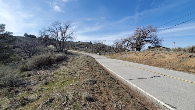 25041 Jacaranda Dr, Tehachapi, CA 93561