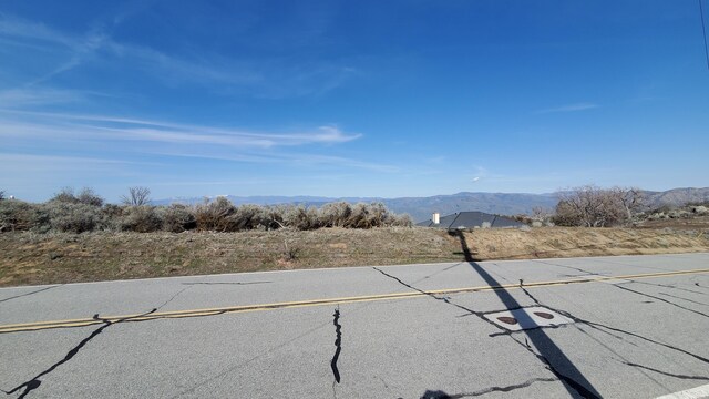 25041 Jacaranda Dr, Tehachapi, CA 93561