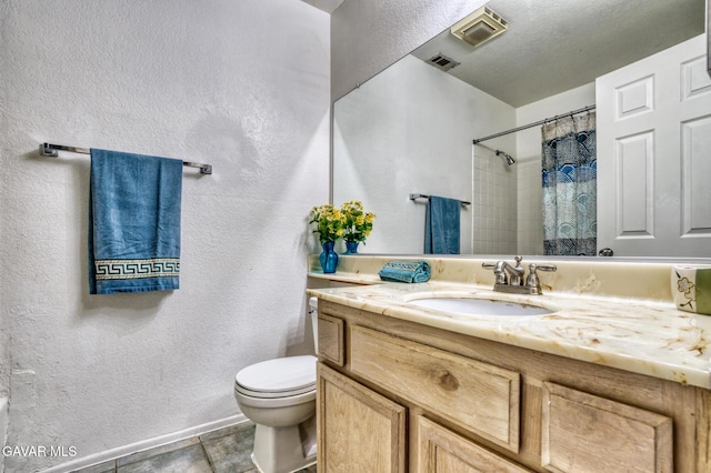 1306 Date Palm Dr, Palmdale, CA 93551 - full bath featuring vanity, a textured wall, and curtained shower