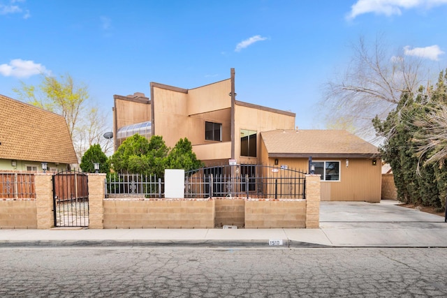 view of front of property featuring a gate, a fenced front yard, and stucco siding