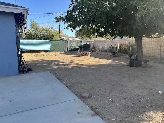 view of yard featuring a patio