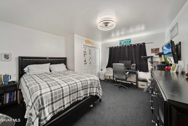 2747 Wilson Ct, Lancaster, CA 93536 - bedroom featuring carpet, a desk, and a closet