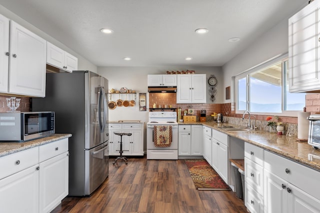 23761 El Rancho Dr, Tehachapi, CA 93561 - kitchen featuring stainless steel appliances, a sink, under cabinet range hood, white cabinetry, and recessed lighting