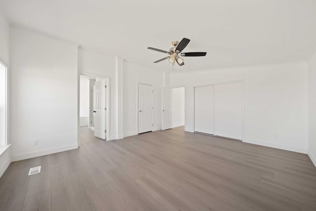 interior space with ceiling fan, light hardwood / wood-style flooring, and crown molding