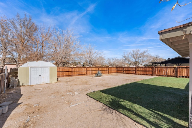 view of yard with a shed