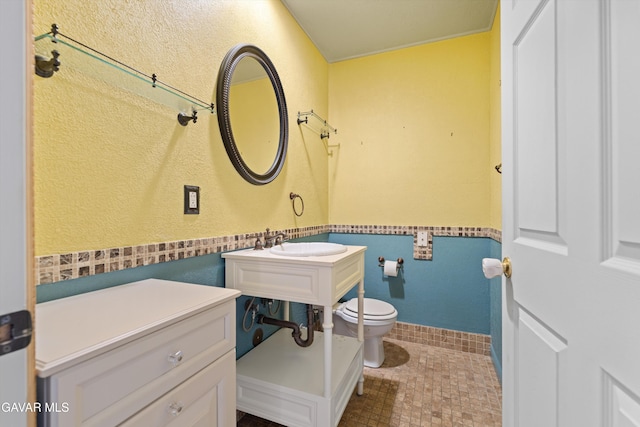 45503 Lorimer Ave, Lancaster, CA 93534 - bathroom with a textured wall and vanity
