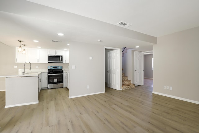 43334 W 32nd St Unit 12, Lancaster, CA 93536 - kitchen featuring stainless steel appliances, a sink, baseboards, light wood finished floors, and recessed lighting