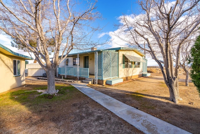 view of front of property featuring a porch