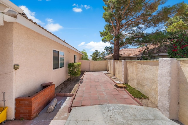 37116 Alder St, Palmdale, CA 93552 - fenced backyard with a patio area