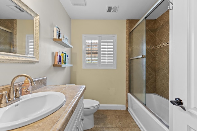 23600 Dart Dr, Tehachapi, CA 93561 - full bath with tile patterned flooring, toilet, vanity, baseboards, and shower / bath combination with glass door