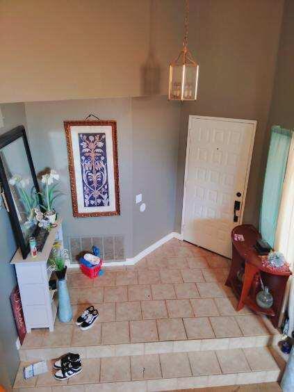 foyer entrance featuring baseboards