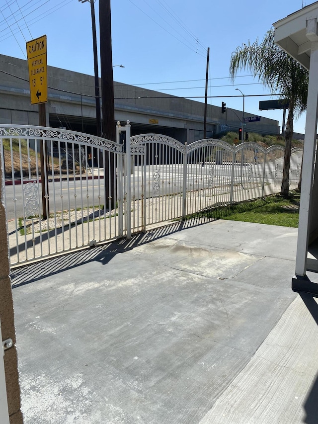 gate featuring fence