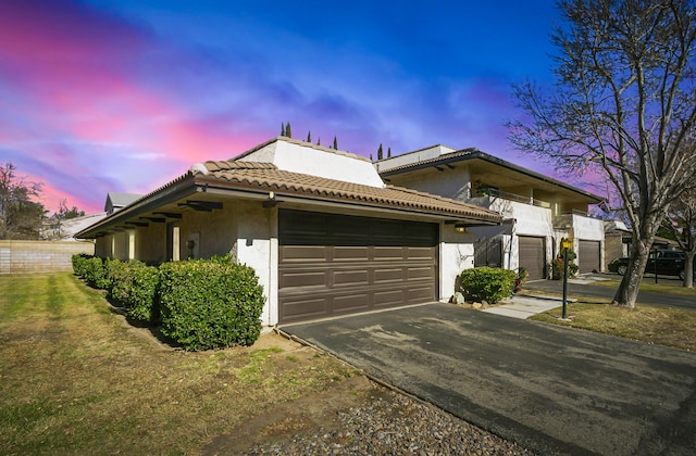 view of front of house featuring a lawn and a garage