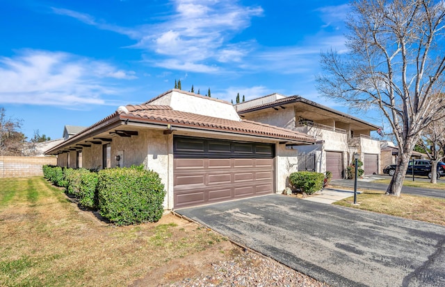 view of front of home featuring a garage and a front yard