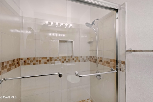 38100 San Mateo Ave, Palmdale, CA 93551 - full bath featuring tiled shower